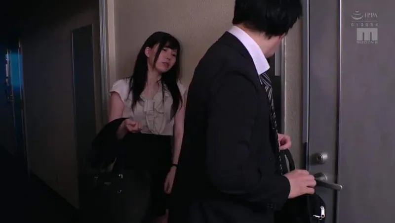 Bà xã cạnh nhà nhận nhầm tôi là chồng trong một hôm say xỉn