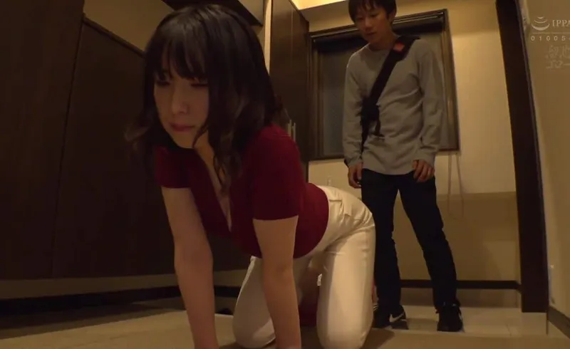 Cô nàng cạnh nhà thiếu thốn và cậu sinh viên số hưởng cạnh bên