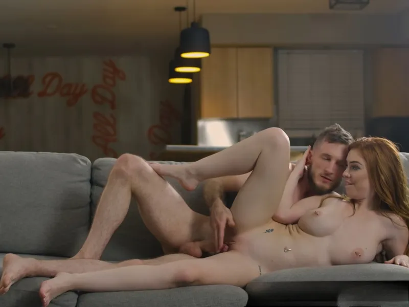 đang tăng ca mà nhân tình cứ dùng lỗ lồn dụ tôi doggy cùng em